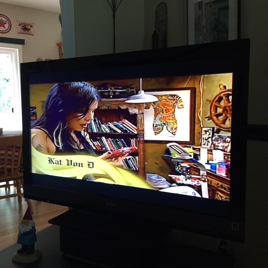 ethanmonster's tweet photo. Talk about a throwback Thursday @thekatvond http://t.co/EnQnXS3HVN