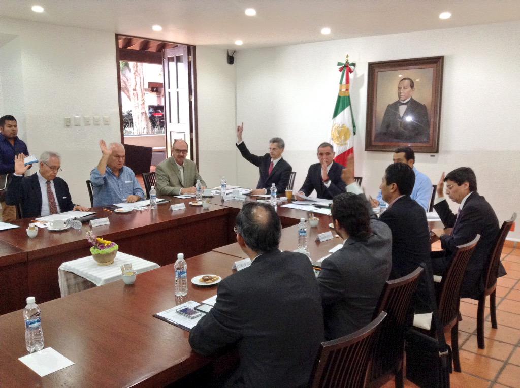 GabinoCue's tweet photo. Aprobación de la propuesta del Calendario Anual de Sesiones Ordinarias de la Junta Directiva del @IEEPOGobOax #Oaxaca http://t.co/4S1CewQf48