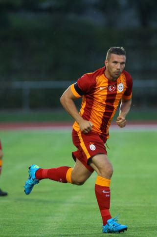 GOOOL! Lukas Podolski | 38' Galatasaray 2-0 Celta de Vigo