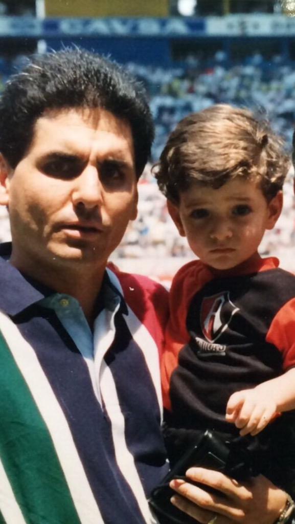 Porque mi padre me lo enseñó. El rojo y el negro es una pasión. <a href="/AtlasFC/">Atlas FC</a>