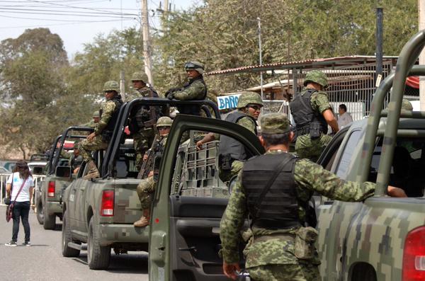 JohnMAckerman's tweet photo. Crisis DH hoy en México es sin duda peor que durante sexenio de Calderón. ANALISIS: http://t.co/VPCkbLgiJu #Ostula http://t.co/EDRMJWUGLV