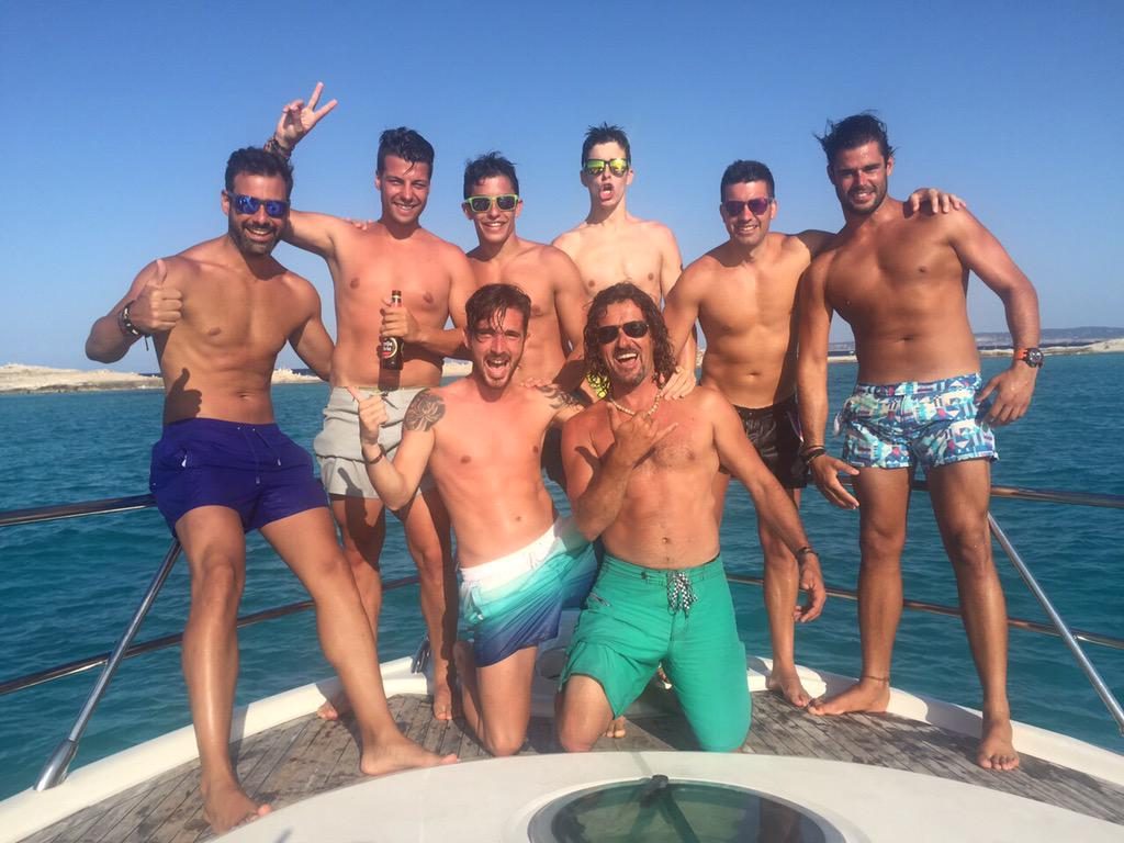 marcmarquez93's tweet photo. Vacaciones con los amigos / Holidays with my friends☀️ http://t.co/tyFLmyz9CL