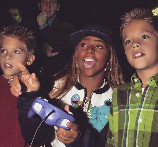 thadon_dada's tweet photo. This picture. RT @colesprouse: Lol we were all so drunk. #SuperSmashed http://t.co/GP1eZEv3Ud