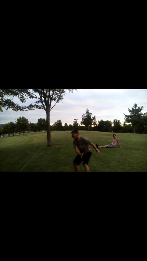 alexondoo's tweet photo. Un poquito de #slackline con @rcobreprimo http://t.co/OFeDH0ngdo
