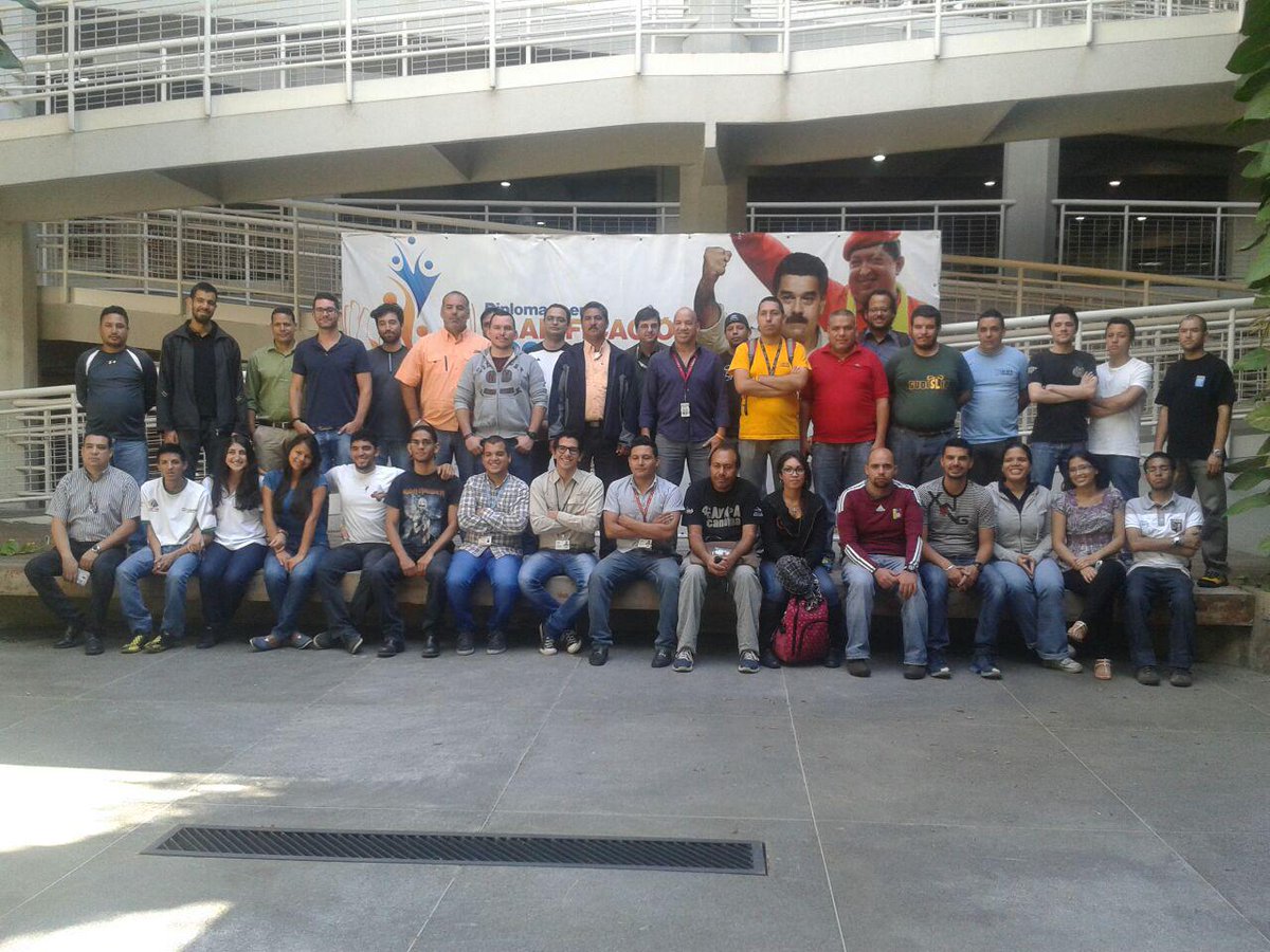 CNTI_VE's tweet image. Hoy desde la @FundacionEVP en el segundo día de la MiniCayapa #Canaima5 @CanaimaGNULinux