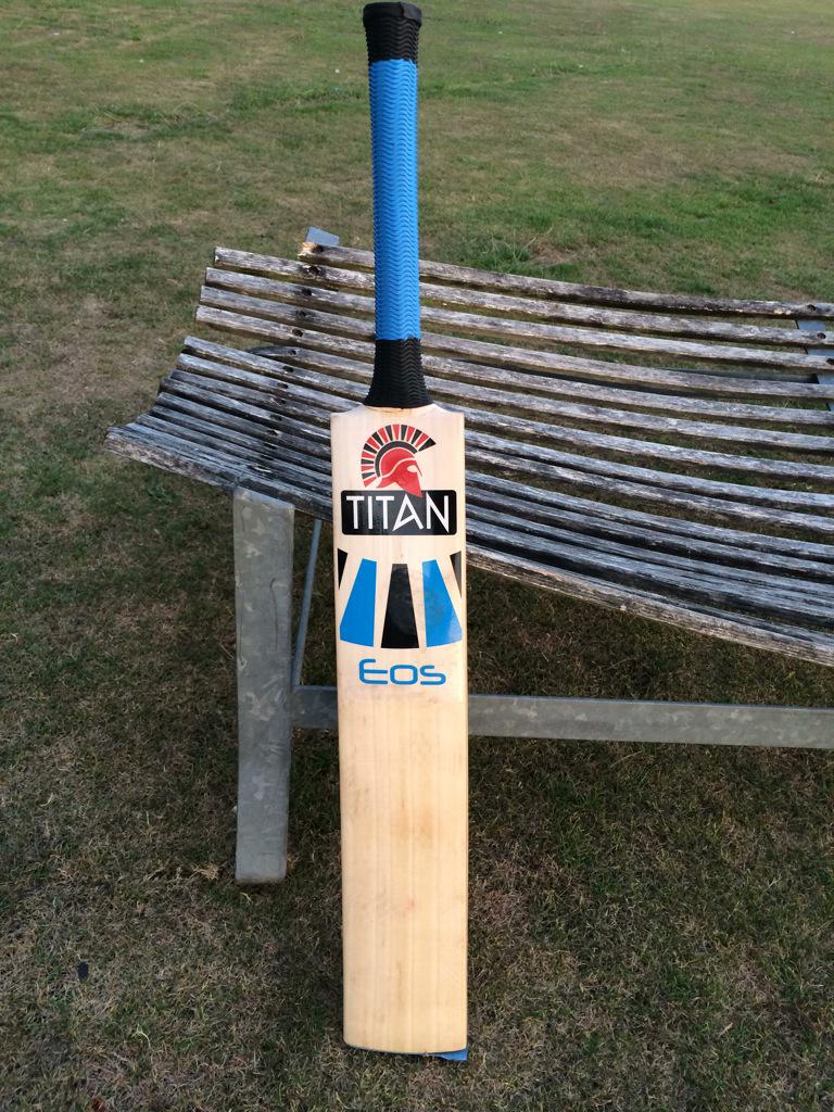 Jess_Jacko's tweet image. First session using this beaut of a bat. Very impressed @TITAN_CRICKET