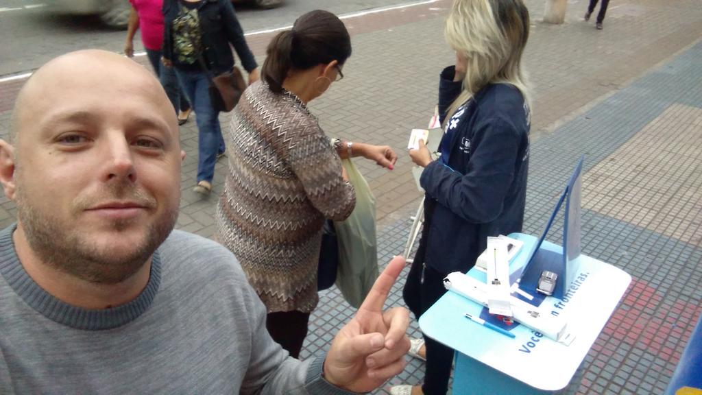 lpegatin's tweet photo. Mais um controle saindo dos SMURFS! Pra cima galera! @DPillmannTIM @Luizgvtim @Dani_Garbin @Elen_ferraz http://t.co/NErSmHpJbk