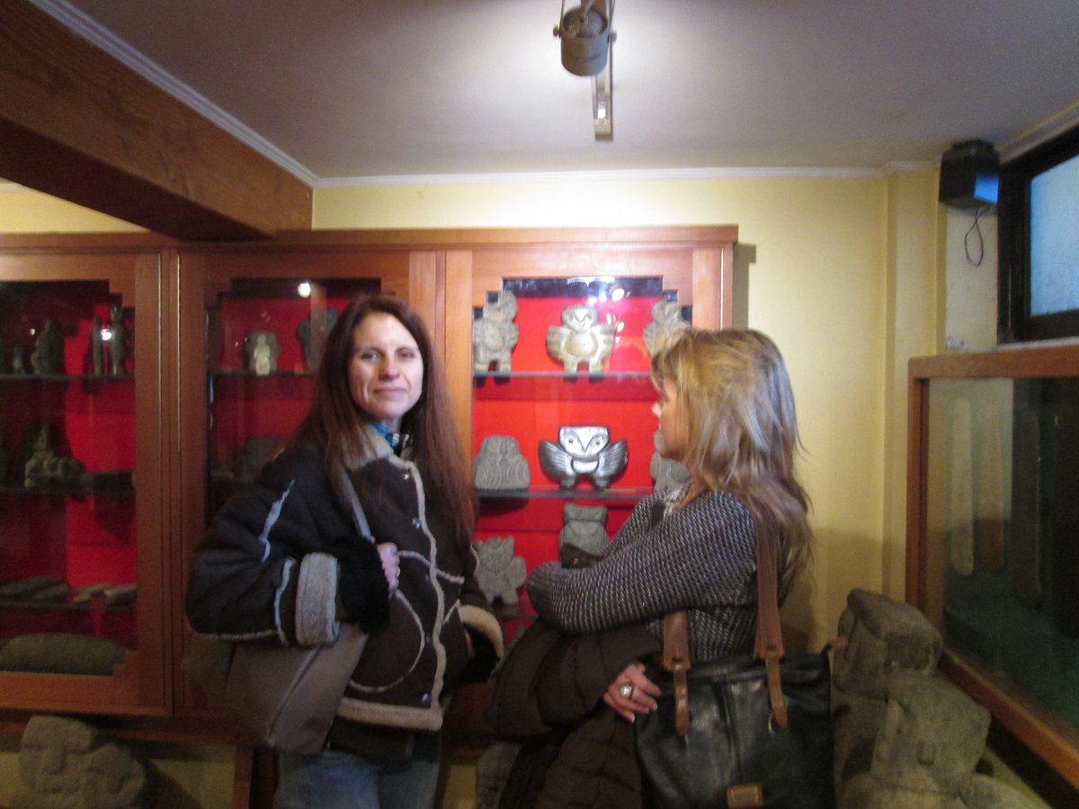 huethuet's tweet photo. #Araucanía 
Visitando #MuseoMapuche  de #Pucon
Mexicanas y Chilenas http://t.co/GFTeg4e4Nt