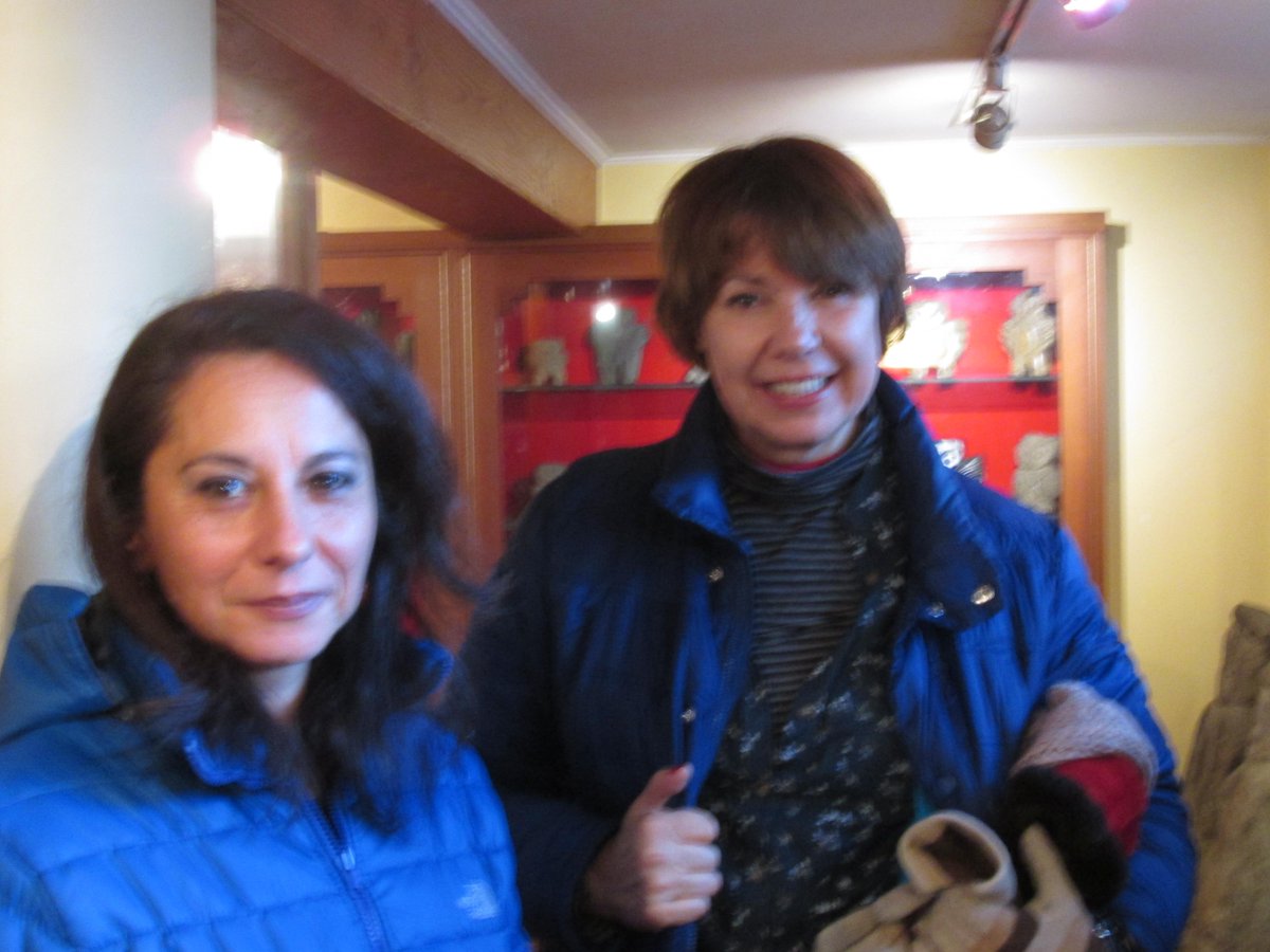 huethuet's tweet photo. #Araucanía 
Visitando #MuseoMapuche  de #Pucon
Mexicanas y Chilenas http://t.co/GFTeg4e4Nt