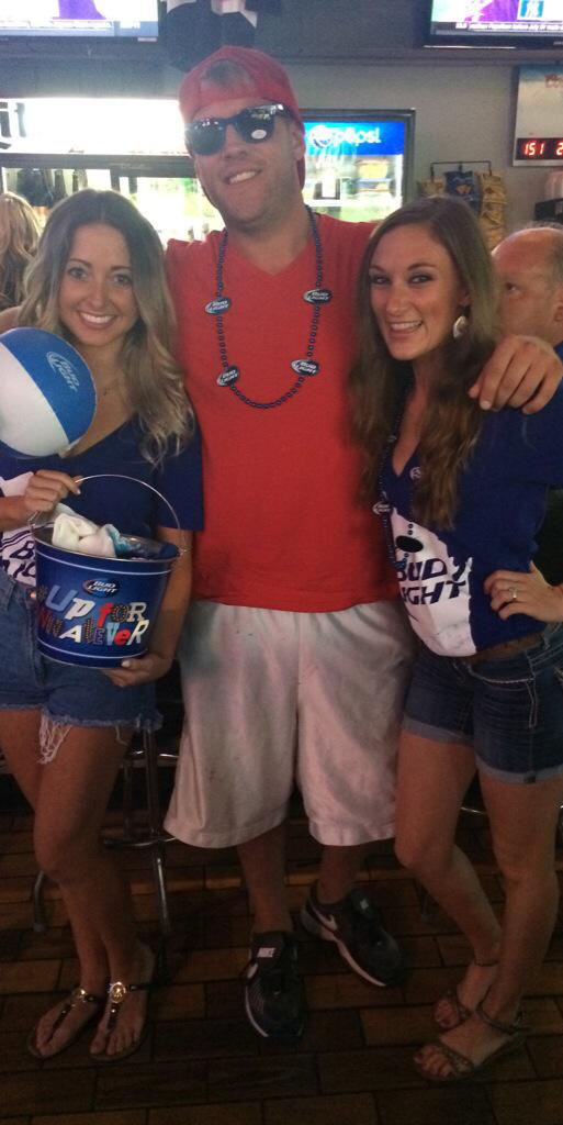 BeerPromosWI's tweet image. Having a Ball at Silver Eagle in Monona tonight ! 5 Bud light Aluminums for 14$ all night 🍻