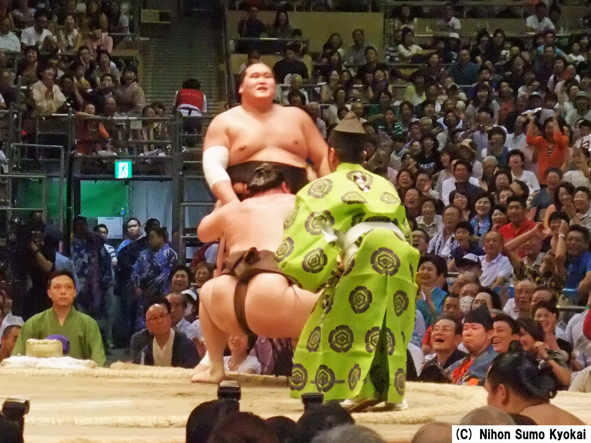 日本相撲協会公式 على تويتر 昨日 11日目の様子 幕内取組 白鵬 寄り切り 照ノ富士 1敗同士の対戦は白鵬に軍配 Sumo Http T Co 3tvsyevdik