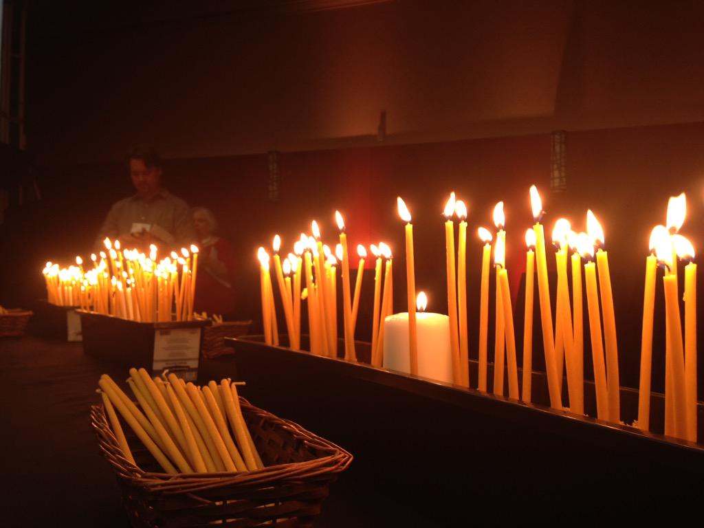 fellowshipowa's tweet photo. We light the flame. Alleluia. #Pathways2015 #BeTheFellowship http://t.co/eJZDjVhWD0