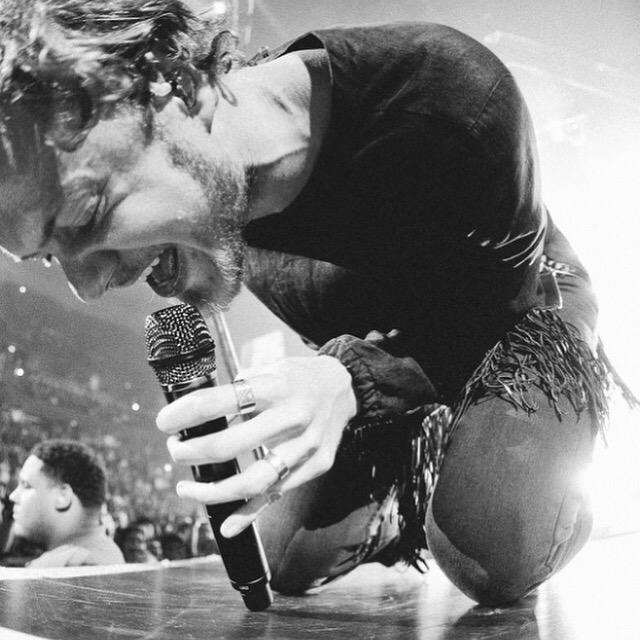 Imaginedragons's tweet photo. #SmokeAndMirrorsTour http://t.co/TiEagVYyYt