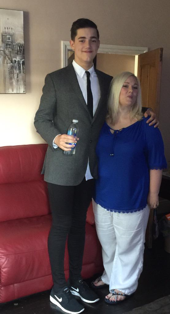 RBarsby's tweet photo. Me and my gentle giant I'm 5"5 lol xxxxxx http://t.co/ILebLMNJhJ