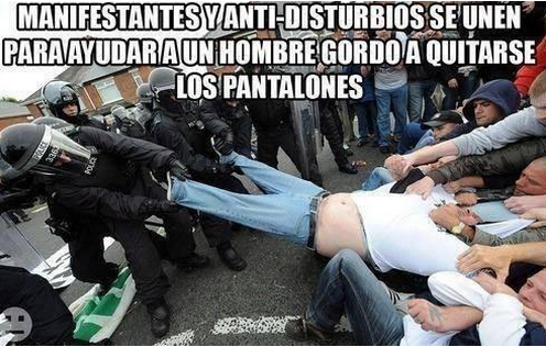 ElLordMeMe's tweet photo. Ultima hora los #BochincheLider y la #PNC se unen por una buena causa #MarchaLider #NoTeTocaBaldizon #NoTeToca http://t.co/9BqoZWqIxl
