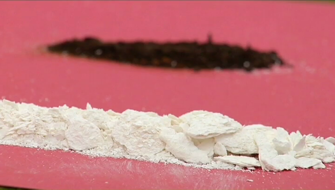 telecincoes's tweet photo. Las autoridades alertan de nuevas sustancias puras y peligrosas como la "flakka" > http://t.co/dyfUP92kzN http://t.co/leHv7CkqYj