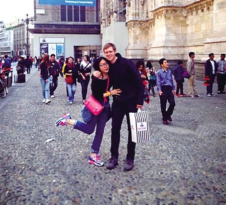 PDChina's tweet photo. Heart-warming: daughter handwrites 3-page travel guide for parents coming to her wedding in US http://t.co/5cYS1C8RPl http://t.co/9kGiH2c3Vx