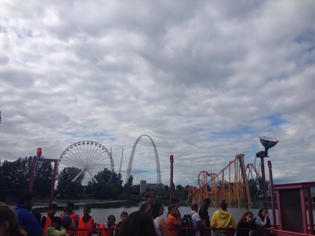 EYIngrid's tweet photo. Having so much fun at La Ronde, thanks EY for this summer activity! @EYCampusCanada http://t.co/KiJv7Je19R