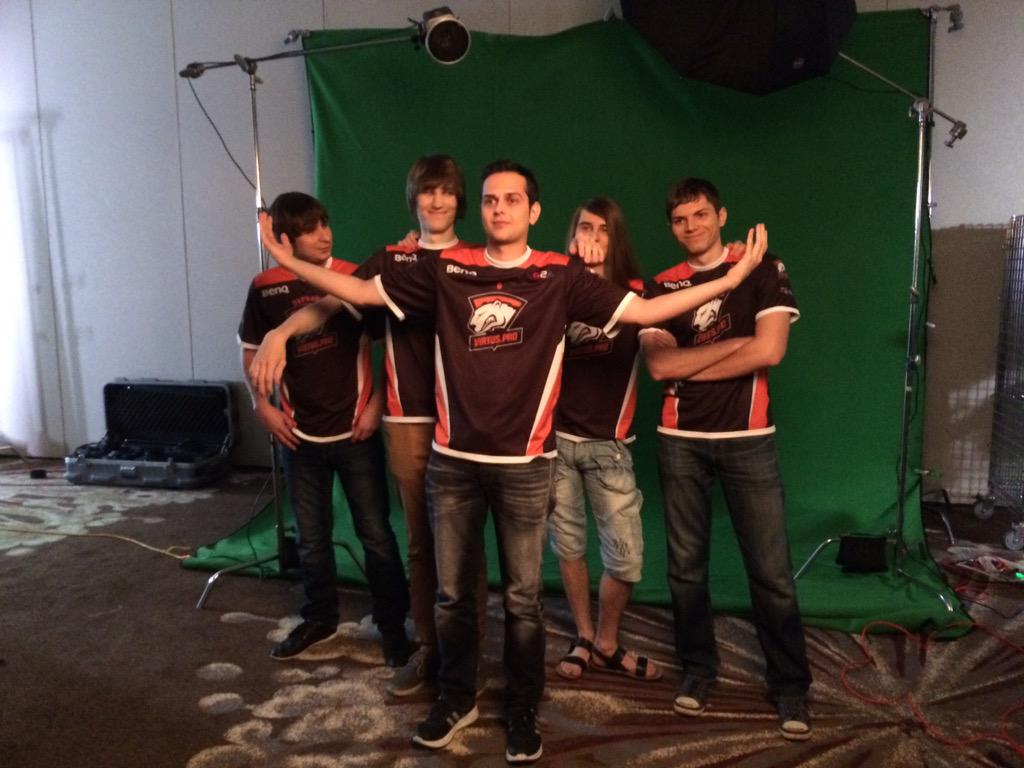 CKjKztOUEAENqdo.jpg:large