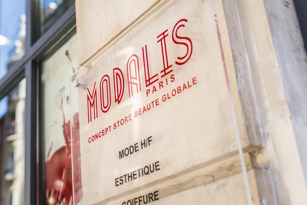 ModalisParis's tweet photo. ConceptStore# beauté#mode# créateurs#coiffure http://t.co/8RWJxLJfEs