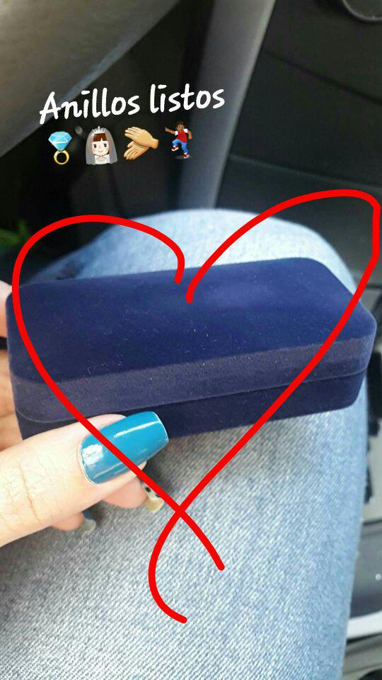 NinaP17's tweet photo. listos😍 @Alf1005 enamorada de nuestros anillos http://t.co/4TBjVLHxNS
