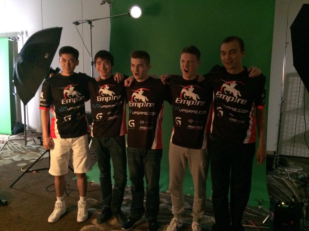 CKjc6owUcAAA0FR.jpg:large