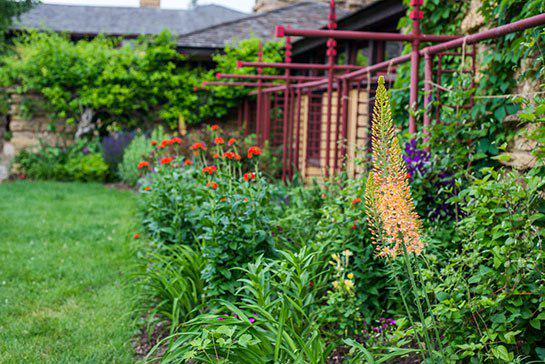 ArchDigest's tweet photo. The gardens at Frank Lloyd Wright's Taliesin get a refreshing update: http://t.co/USh5aJZJNz http://t.co/Ux1aYbiLb3