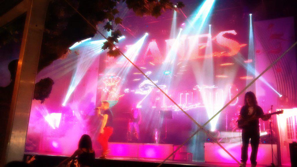 frantiba's tweet photo. Despidiendo #LaMagdalena en #Llanes con @FlamingoShow y @grupoclanzero ¡¡¡Hasta que salga el sol!! #Folixaenfolixa5 http://t.co/2pr2gJjikm