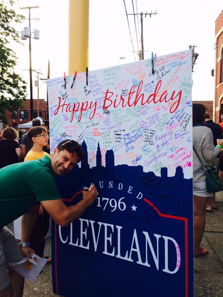OhioHomecoming's tweet photo. Come sign our birthday card! #HappyBDayCLE @hingetown http://t.co/C6frWQwsi2