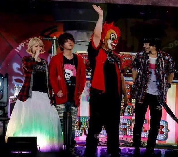 se_mika_owa's tweet photo. フォロワーさん増やしたいのでタグします💂💂💂

#セカオ輪さんと繋がりたい 
#SEKAI NO OWARI好きな人RT
#100%ファボ http://t.co/PBLEvpjOoF