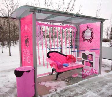 doktersticker's tweet photo. Barbie's Bushalte #barbie #drsticker http://t.co/jZAuyOLkgK