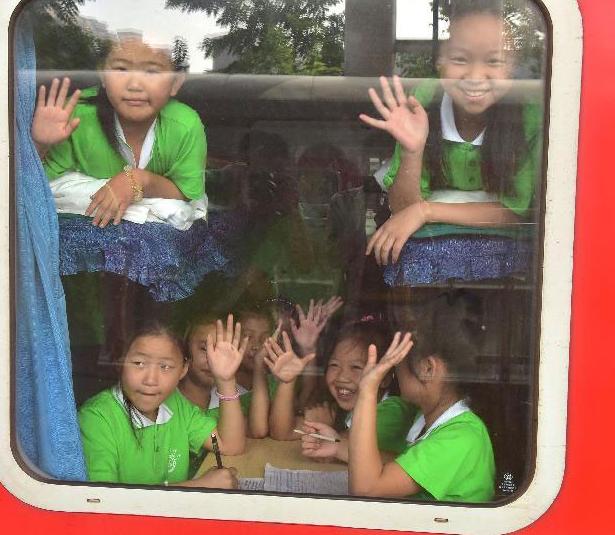 chinaorgcn's tweet image. Left-behind children take train free of charge for #reunion 
on.china.cn/1Imm0hp