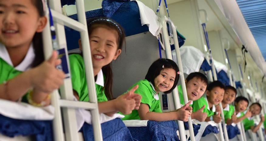 chinaorgcn's tweet image. Left-behind children take train free of charge for #reunion 
on.china.cn/1Imm0hp