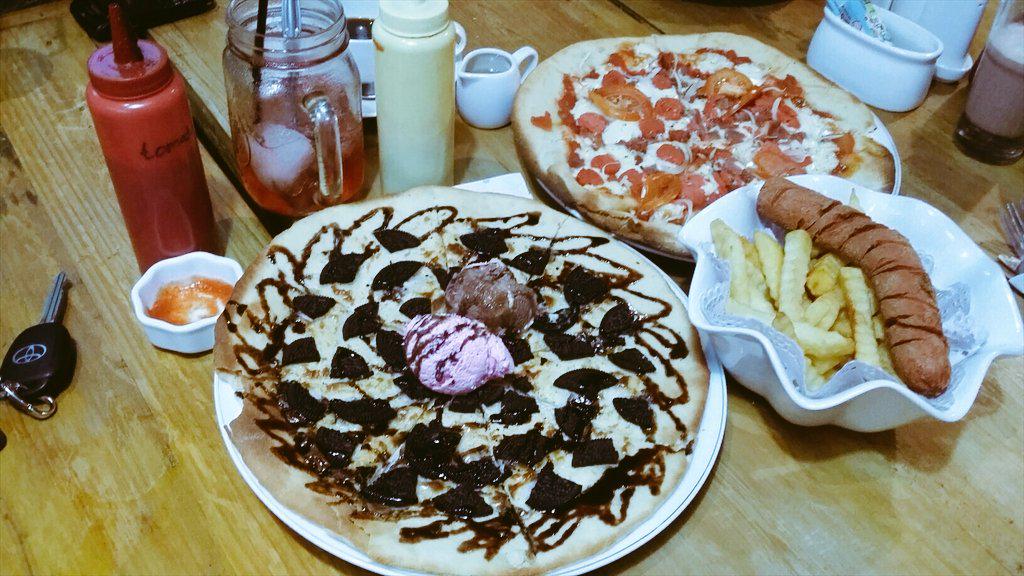 Try to be emeyjing taste oreo pizza n dont frgt lets try new menus , like a sheesa arabic smoke with anymore flavour!