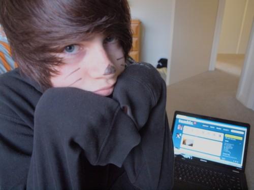 KodaLoveSnow's tweet photo. Hai im back retweet please thanks 💕 http://t.co/rwtr2ix8om