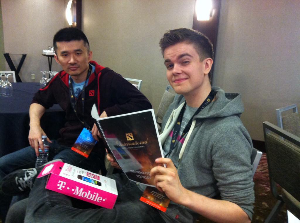 CKkcIJAVEAA7Dli.jpg:large