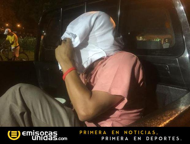EmisorasUnidas's tweet photo. Periodistas son agredidos en vigilia de LIDER. PNC reporta un capturado. 

Noticia: http://t.co/tXUfLfagyU. http://t.co/IeVM1cXDPV