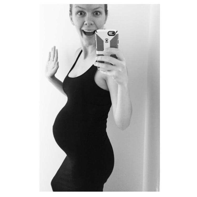 BrooklynDecker's tweet image. In celebration of @WhatToExpect first #bumpday ... Here's to hoping my delivery goes as well as my character's !