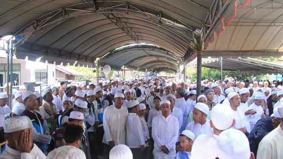 budporaparbjr's tweet photo. Puluhan Ribu Jama'ah Penuhi Haul Datu Kelampayan Ke 209=>http://t.co/8absNsxR5w @HRudyAriffin @bjmUpdate @WargaBanua http://t.co/jMXuoGWQrO