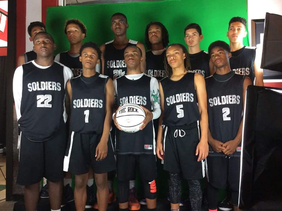 balloutteam11's tweet photo. Way to put in work to my guys last weekend Sky Digg Soldiers😈🏀🍴💯 http://t.co/e4Vs0DuhQq