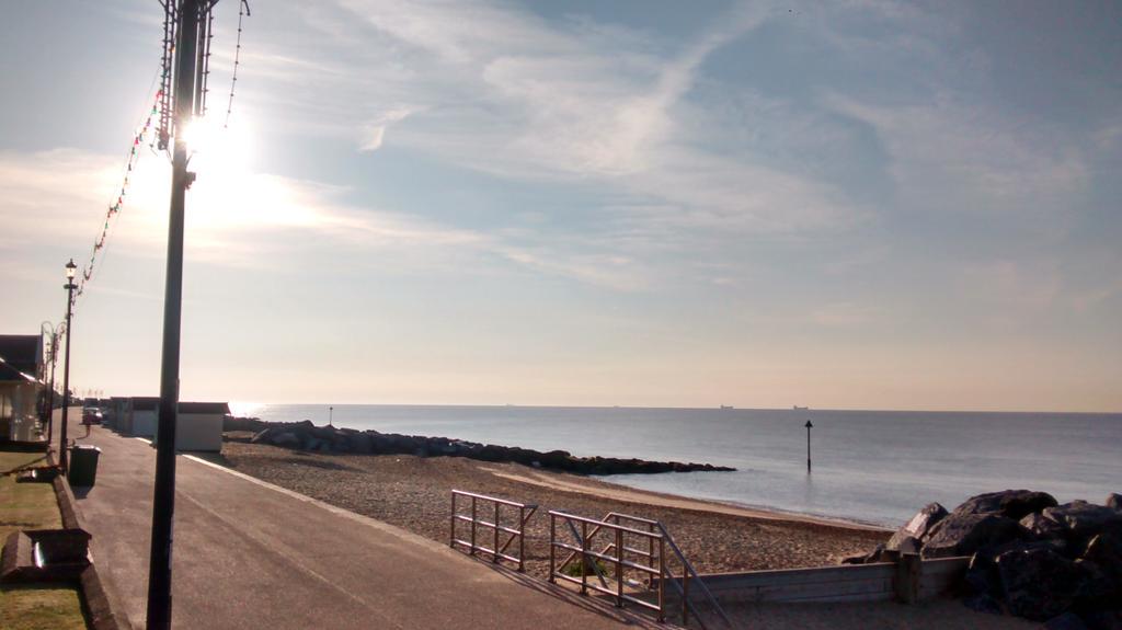 LWTaylor1's tweet image. @mssocietyuk early morn training! @Bar129 is this what you meant!!!!???? #summer #sea #openwaterheaven