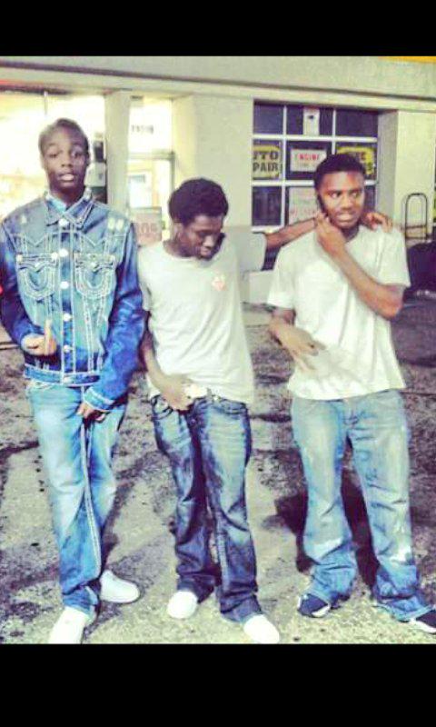 PresiVon's tweet photo. My niggas since diapers. Free @Puritan_Marcus @LinwoodPaso 💯 http://t.co/lb7HDRJhX8