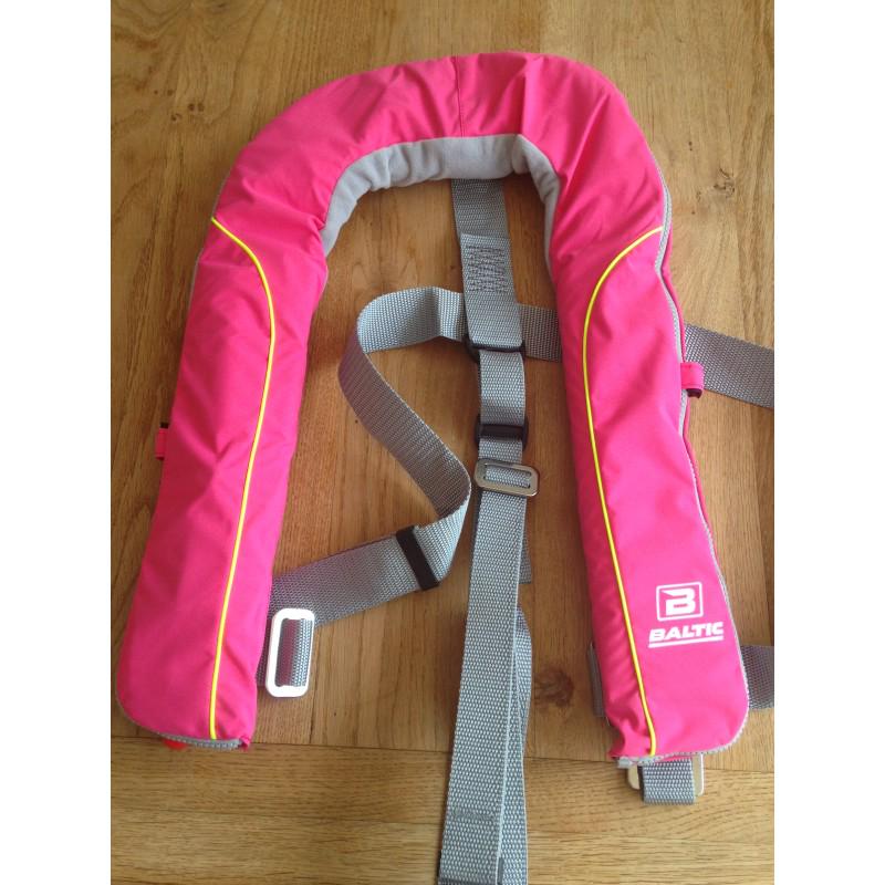 SUP_Zeewolde's tweet photo. Baltic Acapulco 150N reddingvest in felle kleuren! Blauw/Turquoise en Roze/Pink 
https://t.co/ObE5PTP2ML #zeewolde http://t.co/yAuobUp0Sf