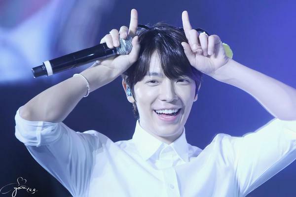 The boy who loves rain

My #TeenChoice for #ChoiceInternationalArtist is #SuperJunior!