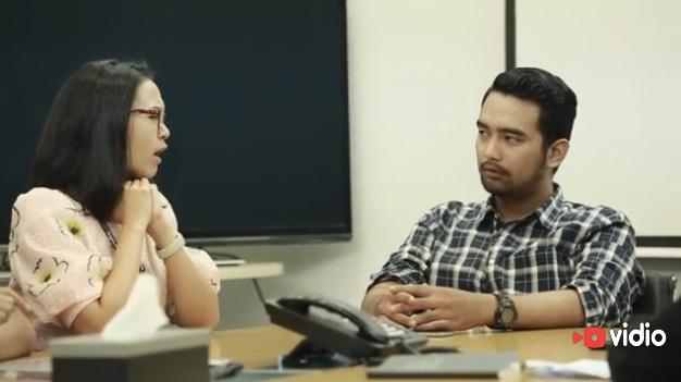 Indosiar's tweet photo. Mau minta THR ke bos kamu? Tapi jangan kayak begini ya. Klik video http://t.co/zkPa7kcSt0 #NineToFive http://t.co/aRUTQXESZi