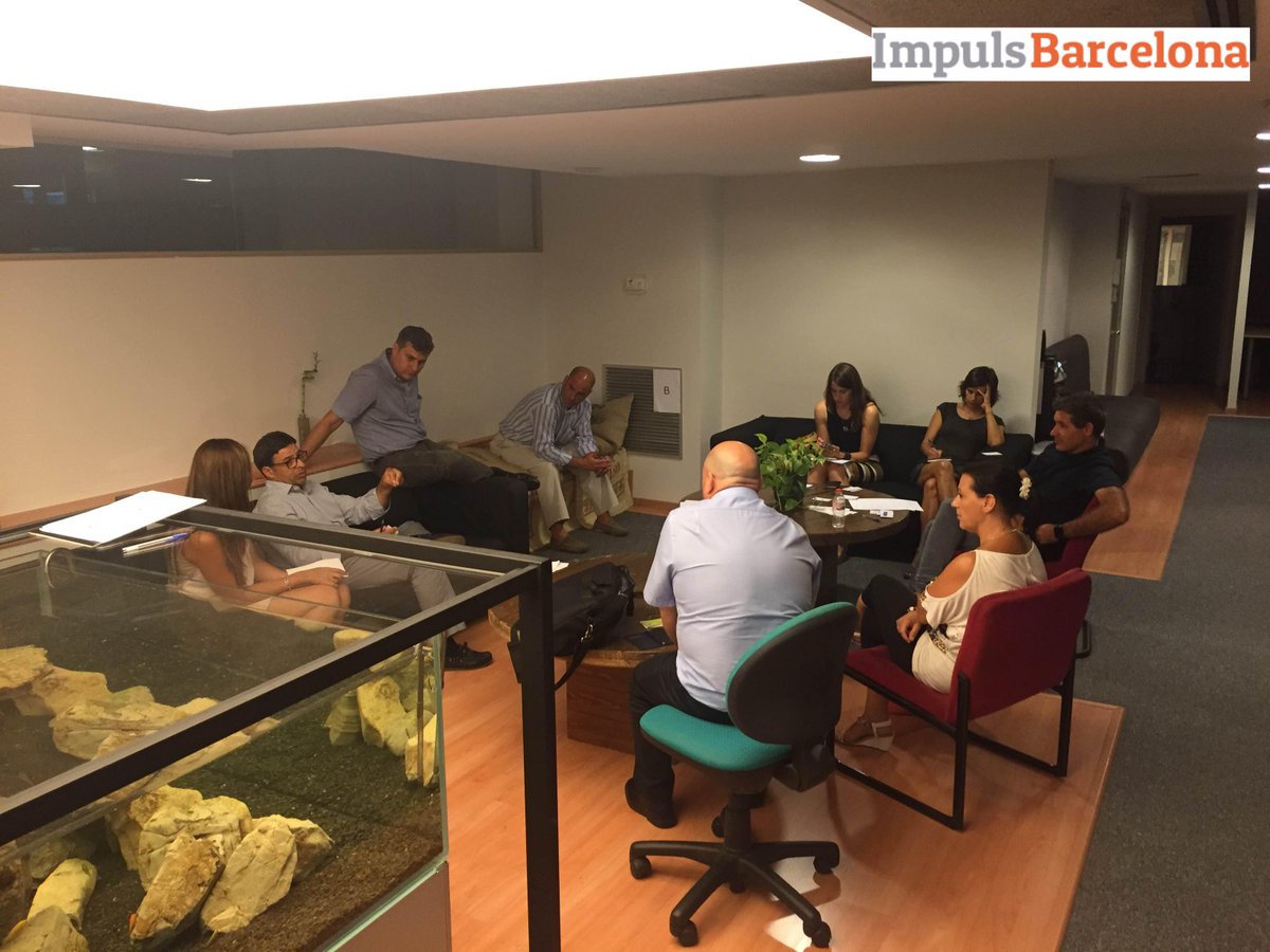 impulsbarcelona's tweet photo. Gran éxito en el primer #networking de #ImpulsBarcelona junto a @quelcommes con más de 25 personas. #impulsando http://t.co/3i0mA0X2LG