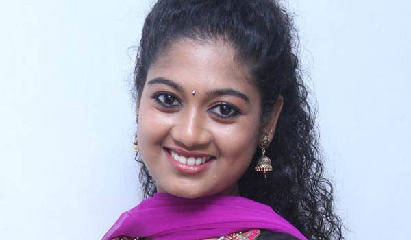 dinamalarweb's tweet photo. #Aranyam #ஆரண்யம் ஆரண்யம்: பேஸ்புக் சிக்கலில் மாட்டும் பெண்ணின் கதை http://t.co/eJJWZSh85h http://t.co/OHCys5F2VG