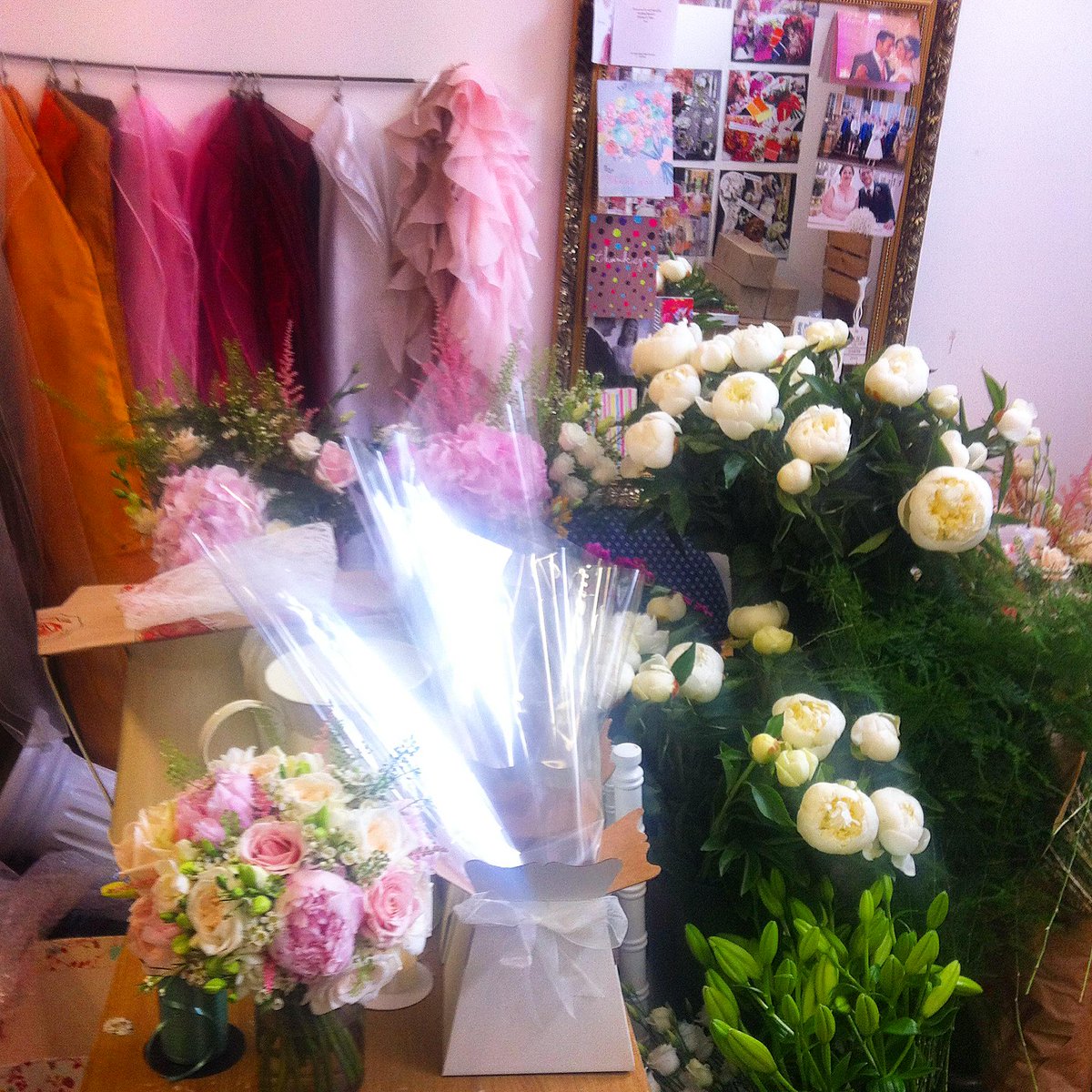 <a href="/FleurCoutureFD/">Fleur Couture</a> making our world smell &amp; look amazing this week! #weddingseason #florist #events <a href="/biscuit_factory/">@biscuit_factory</a>