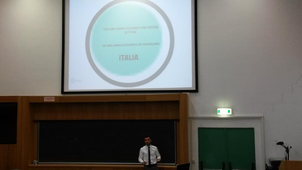 #fasebollaperlui lo abbiamo sentito tutti hai parlato di bolle <a href="/pdellov/">Paolo Dello Vicario</a> ormai sei come #sheldoncooper #bubbleman