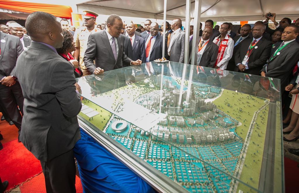Funkdafied7's tweet photo. Machakos stand at the pre-GES at KICC. H.E @UKenyatta having a look at the Machakos new city model. @DrAlfredMutua http://t.co/LrvXBgyWWd